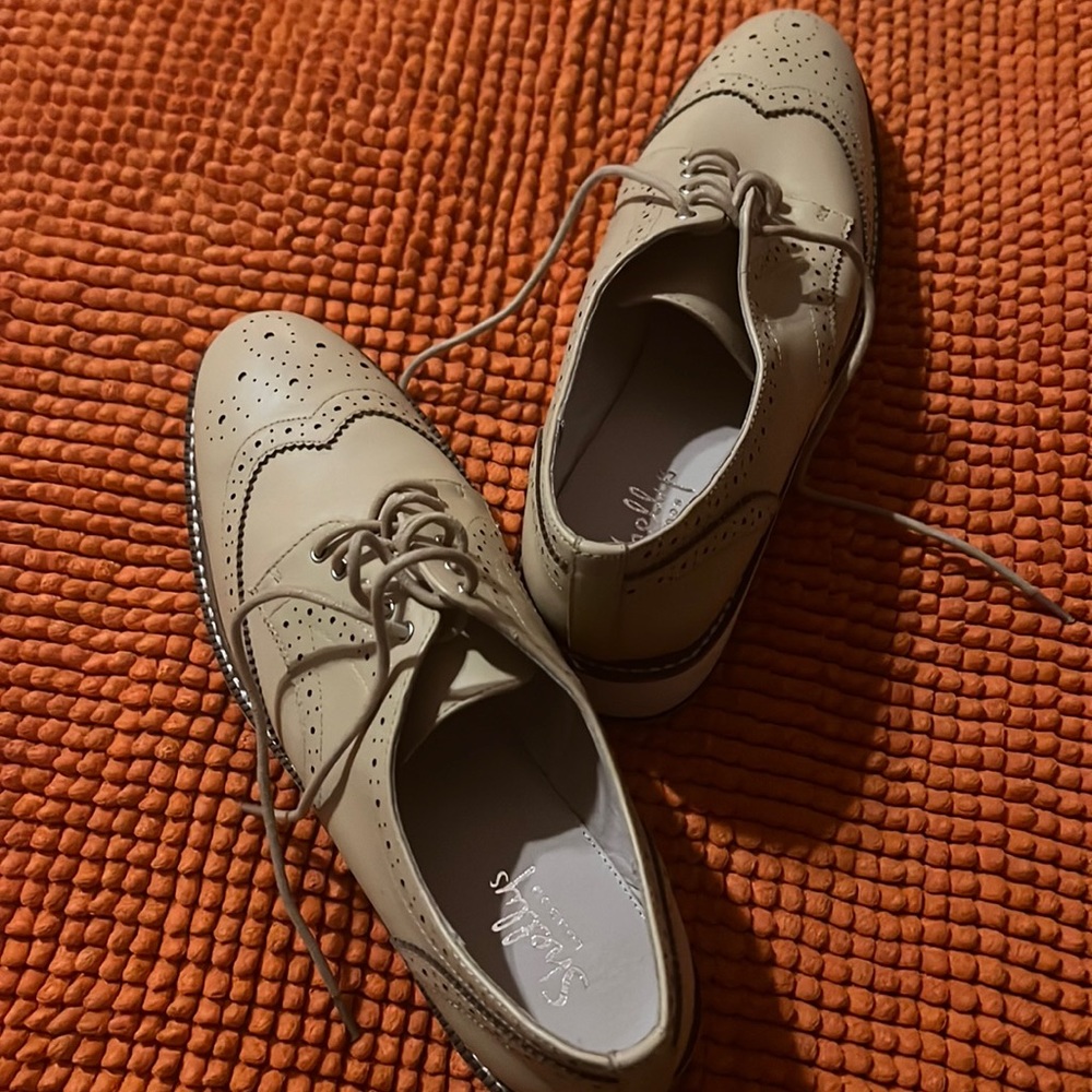Tan Oxford shoes by Shelly’s London.